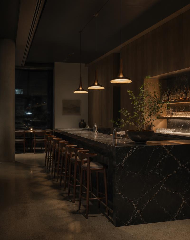 Fervo Restaurante — Balcão de bar em peça única de 7,4 m e tampos de mesa · 54 m² em Marquina Fumé · 30 mm